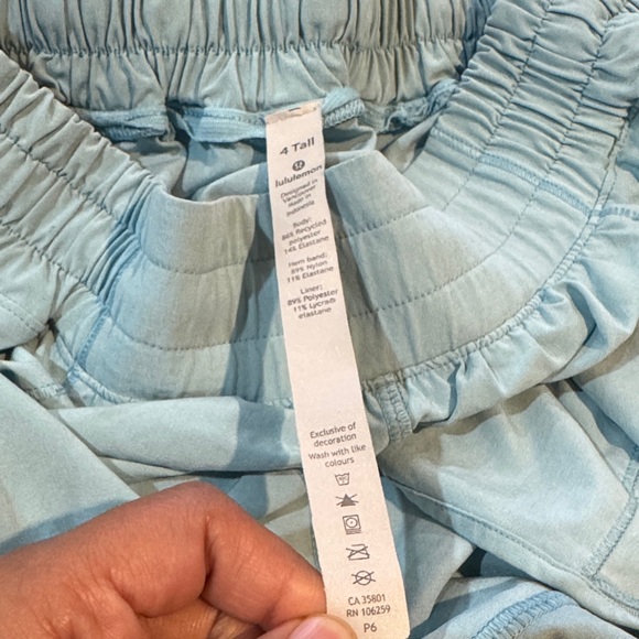 Lululemon Hotty Hot High-Rise Lined Short - Picture 4 of 6